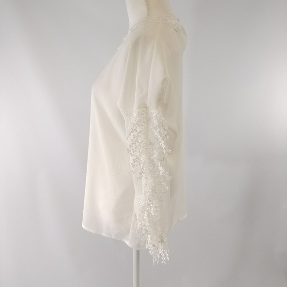 ✨3 for $30✨ White Split Sleeve Blouse NWOT - Picture 4 of 6
